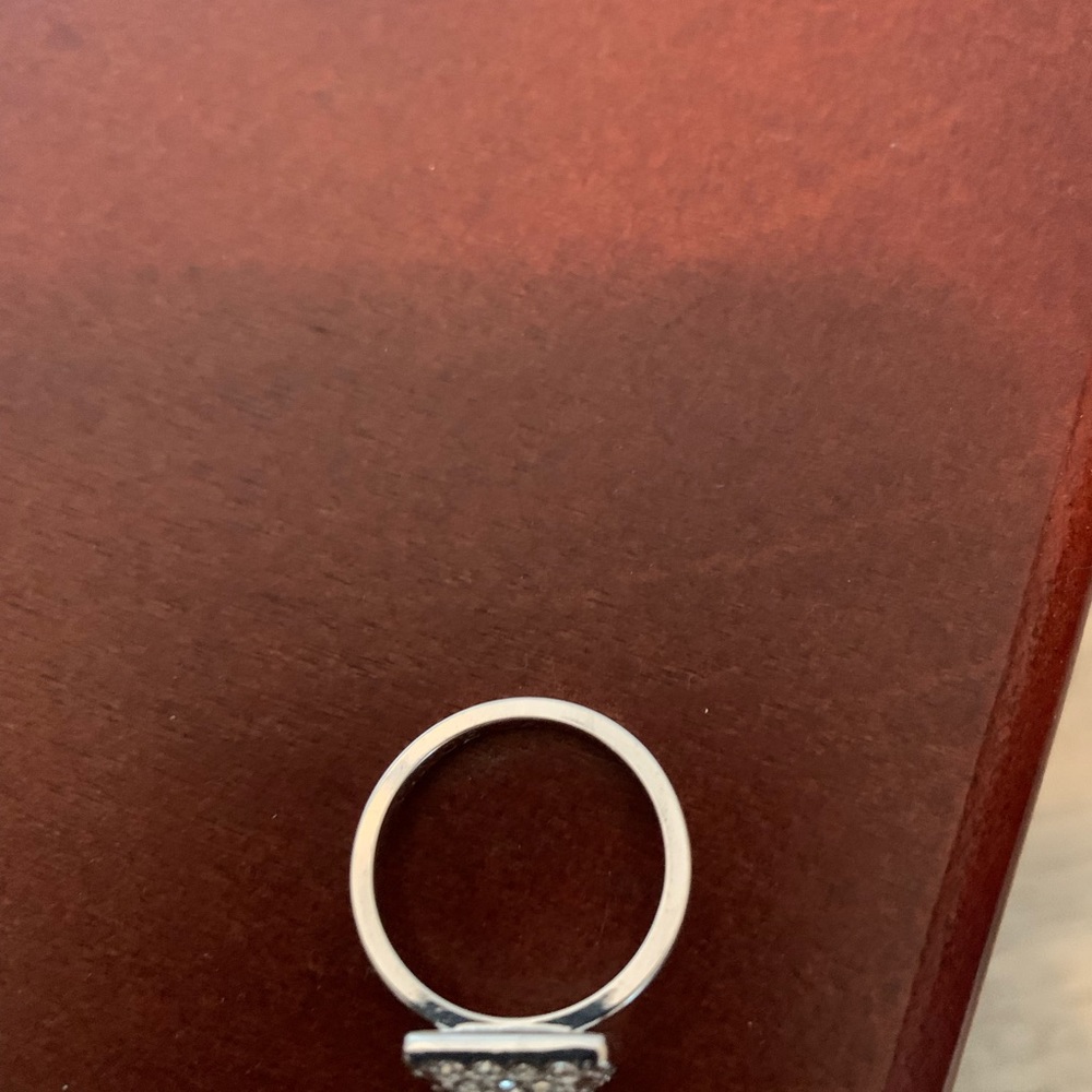 Vincent Camuto ring (small size probably 6) - Picture 2 of 2